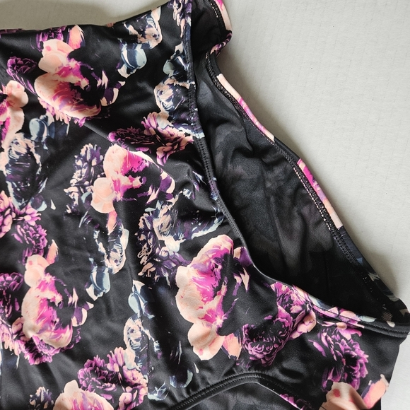 Torrid Pink and Black Floral Strappy One Piece Swimsuit NWT Size 2X - Picture 4 of 14